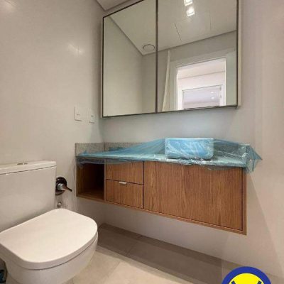 Apartamento com 69m², 2 quartos (sendo 1 suíte), 1 garagem, no bairro Centro em Florianópolis