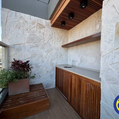 Apartamento com 70m², 2 quartos (sendo 1 suíte), 1 garagem, no bairro Centro em Florianópolis