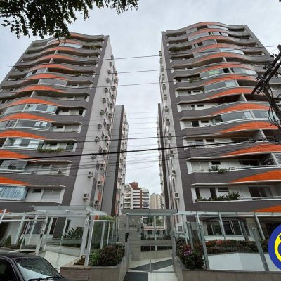 Apartamento com 113m², 3 quartos (sendo 1 suíte), 1 garagem, no bairro Centro em Florianópolis