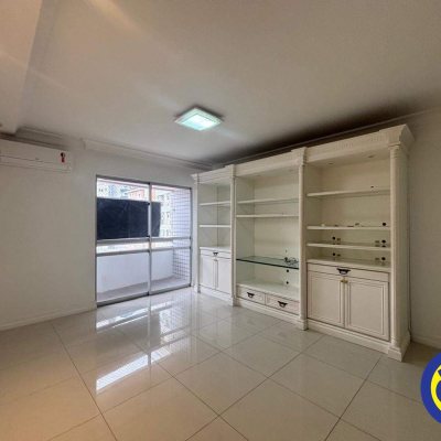 Apartamento com 113m², 3 quartos (sendo 1 suíte), 1 garagem, no bairro Centro em Florianópolis