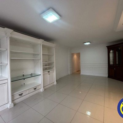 Apartamento com 113m², 3 quartos (sendo 1 suíte), 1 garagem, no bairro Centro em Florianópolis