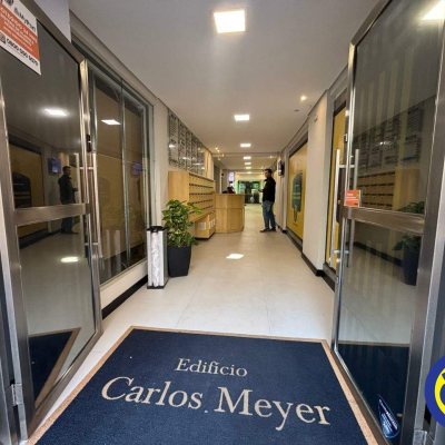 Sala com 74m², no bairro Centro em Florianópolis