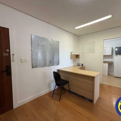 Sala com 74m², no bairro Centro em Florianópolis