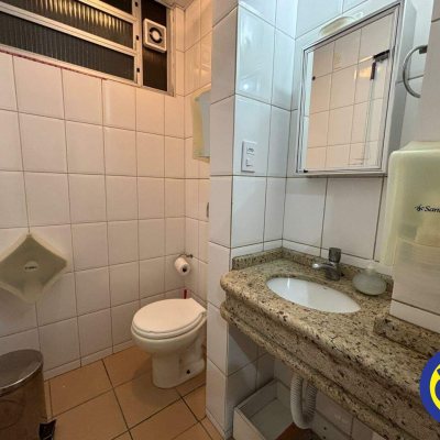 Sala com 74m², no bairro Centro em Florianópolis