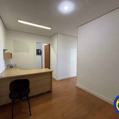 Sala com 74m², no bairro Centro em Florianópolis