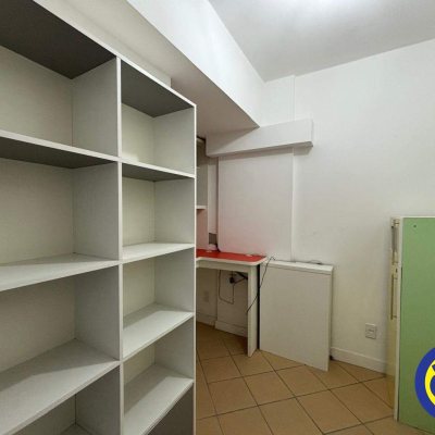 Sala com 74m², no bairro Centro em Florianópolis
