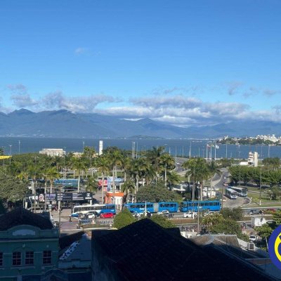 Sala com 74m², no bairro Centro em Florianópolis