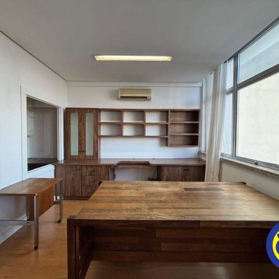 Sala com 74m², no bairro Centro em Florianópolis