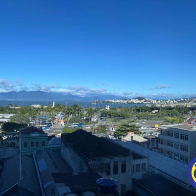 Sala com 74m², no bairro Centro em Florianópolis