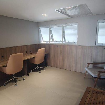 Apartamento com 79m², 2 quartos (sendo 1 suíte), 1 garagem, no bairro João Paulo em Florianópolis