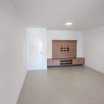Apartamento com 79m², 2 quartos (sendo 1 suíte), 1 garagem, no bairro João Paulo em Florianópolis