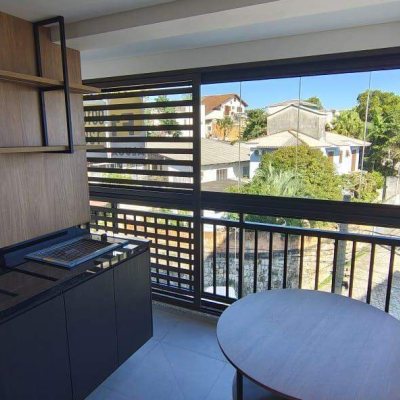 Apartamento com 79m², 2 quartos (sendo 1 suíte), 1 garagem, no bairro João Paulo em Florianópolis
