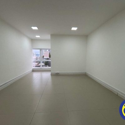 Salas/Conjuntos com 34m², 1 garagem, no bairro Canto em Florianópolis
