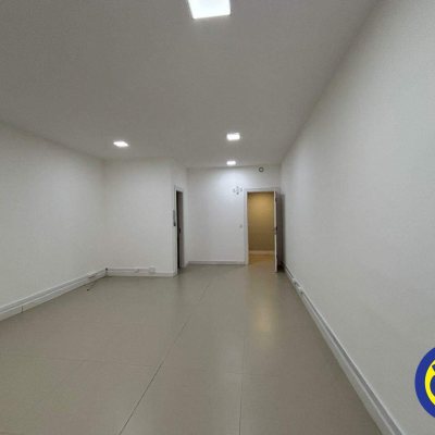 Salas/Conjuntos com 34m², 1 garagem, no bairro Canto em Florianópolis