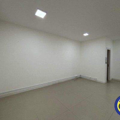 Salas/Conjuntos com 34m², 1 garagem, no bairro Canto em Florianópolis