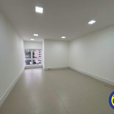 Salas/Conjuntos com 34m², 1 garagem, no bairro Canto em Florianópolis
