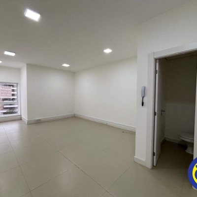 Salas/Conjuntos com 34m², 1 garagem, no bairro Canto em Florianópolis