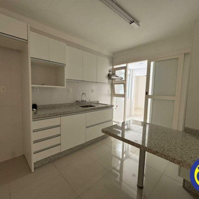 Apartamento com 113m², 3 quartos, 1 suíte, 2 garagens, no bairro Centro em Florianópolis