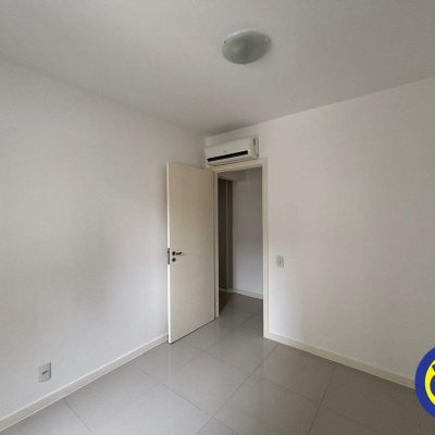 Apartamento com 113m², 3 quartos, 1 suíte, 2 garagens, no bairro Centro em Florianópolis
