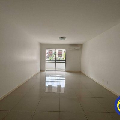 Apartamento com 113m², 3 quartos, 1 suíte, 2 garagens, no bairro Centro em Florianópolis