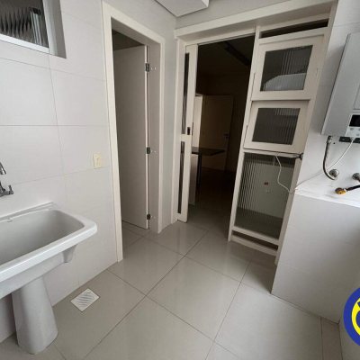 Apartamento com 113m², 3 quartos, 1 suíte, 2 garagens, no bairro Centro em Florianópolis