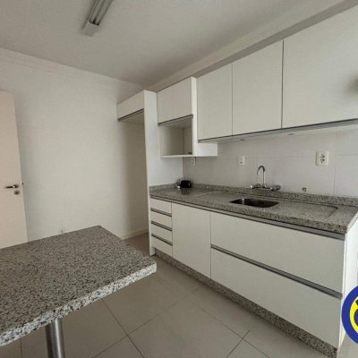 Apartamento com 113m², 3 quartos, 1 suíte, 2 garagens, no bairro Centro em Florianópolis