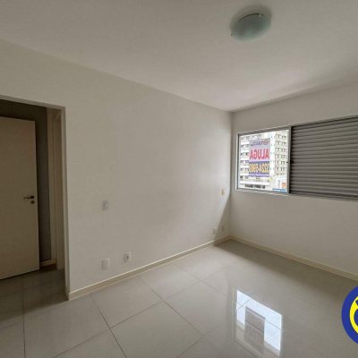 Apartamento com 113m², 3 quartos, 1 suíte, 2 garagens, no bairro Centro em Florianópolis