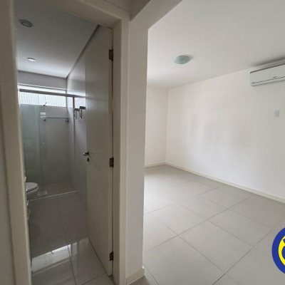 Apartamento com 113m², 3 quartos, 1 suíte, 2 garagens, no bairro Centro em Florianópolis