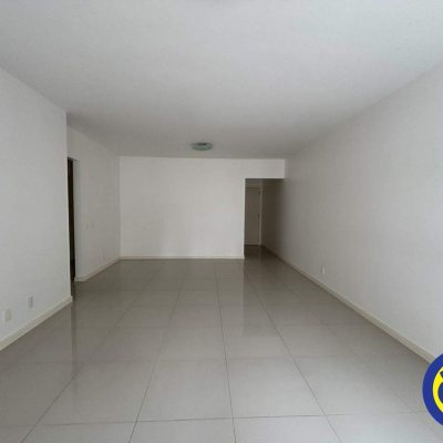 Apartamento com 113m², 3 quartos, 1 suíte, 2 garagens, no bairro Centro em Florianópolis