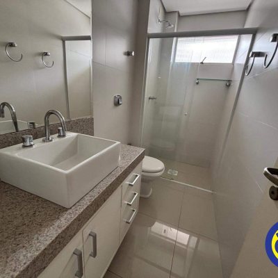 Apartamento com 113m², 3 quartos, 1 suíte, 2 garagens, no bairro Centro em Florianópolis