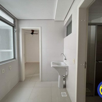 Apartamento com 113m², 3 quartos, 1 suíte, 2 garagens, no bairro Centro em Florianópolis