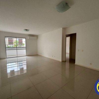 Apartamento com 113m², 3 quartos, 1 suíte, 2 garagens, no bairro Centro em Florianópolis
