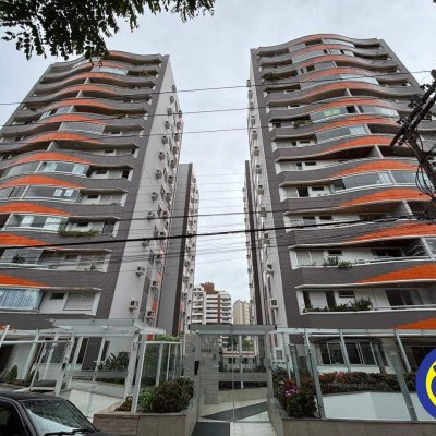 Apartamento com 113m², 3 quartos, 1 suíte, 2 garagens, no bairro Centro em Florianópolis