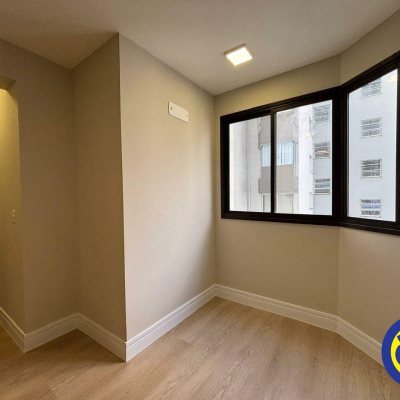 Apartamento com 63m², 2 quartos, 2 suítes, 1 garagem, no bairro Agronômica em Florianópolis