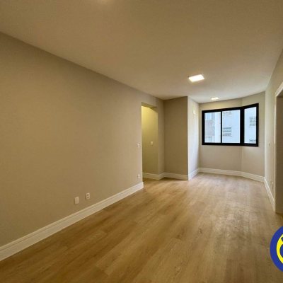 Apartamento com 63m², 2 quartos, 2 suítes, 1 garagem, no bairro Agronômica em Florianópolis