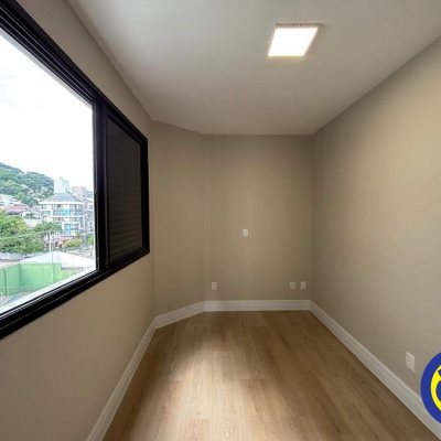 Apartamento com 63m², 2 quartos, 2 suítes, 1 garagem, no bairro Agronômica em Florianópolis