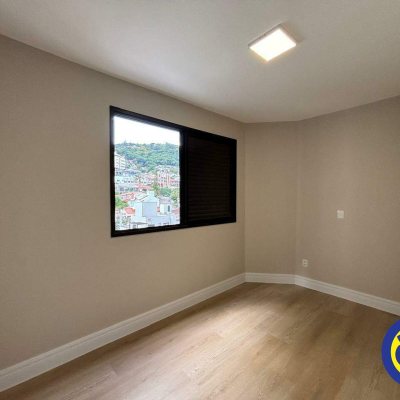 Apartamento com 63m², 2 quartos, 2 suítes, 1 garagem, no bairro Agronômica em Florianópolis