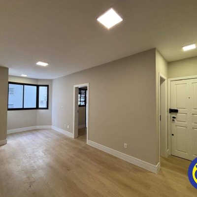 Apartamento com 63m², 2 quartos, 2 suítes, 1 garagem, no bairro Agronômica em Florianópolis