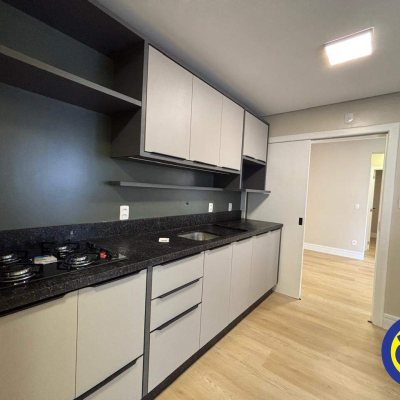 Apartamento com 63m², 2 quartos, 2 suítes, 1 garagem, no bairro Agronômica em Florianópolis