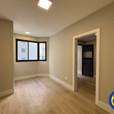 Apartamento com 63m², 2 quartos, 2 suítes, 1 garagem, no bairro Agronômica em Florianópolis