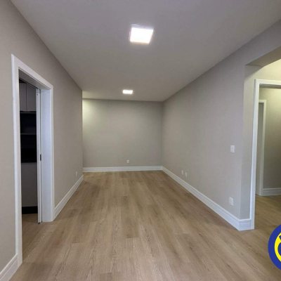 Apartamento com 63m², 2 quartos, 2 suítes, 1 garagem, no bairro Agronômica em Florianópolis