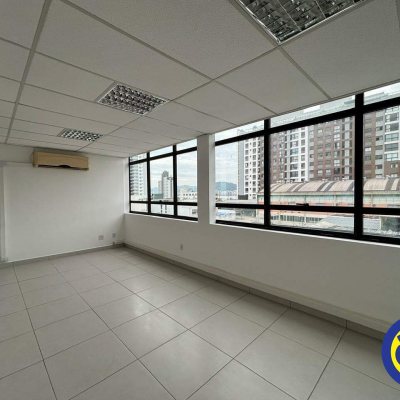 Salas/Conjuntos com 512m², 2 garagens, no bairro Canto em Florianópolis