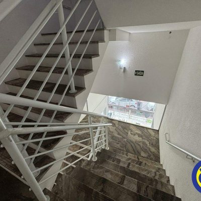 Salas/Conjuntos com 512m², 2 garagens, no bairro Canto em Florianópolis