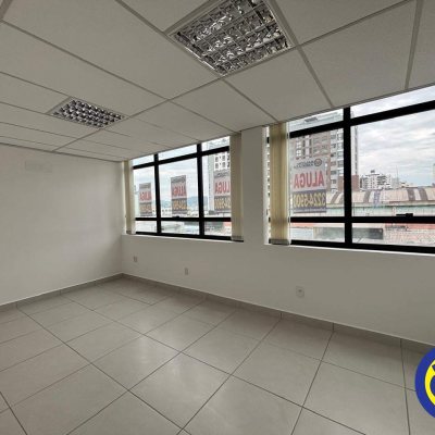 Salas/Conjuntos com 512m², 2 garagens, no bairro Canto em Florianópolis