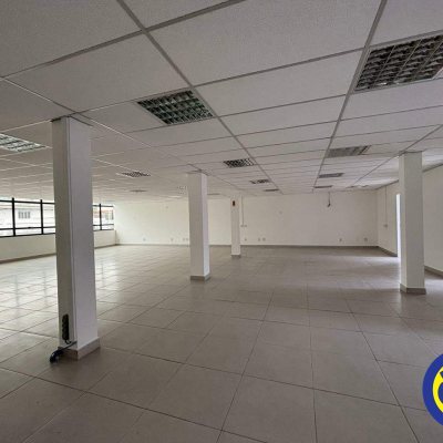 Salas/Conjuntos com 512m², 2 garagens, no bairro Canto em Florianópolis