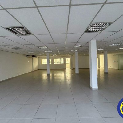 Salas/Conjuntos com 512m², 2 garagens, no bairro Canto em Florianópolis