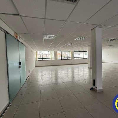 Salas/Conjuntos com 512m², 2 garagens, no bairro Canto em Florianópolis