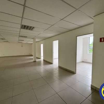Salas/Conjuntos com 512m², 2 garagens, no bairro Canto em Florianópolis