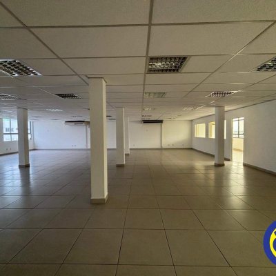 Salas/Conjuntos com 512m², 2 garagens, no bairro Canto em Florianópolis