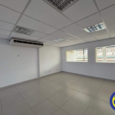 Salas/Conjuntos com 512m², 2 garagens, no bairro Canto em Florianópolis